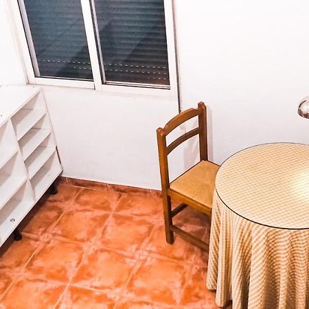 Room In Malaga Center, Homestay "Window To Road" - Habitacion En Apartamento, Ventana A La Careterra! Eksteriør billede